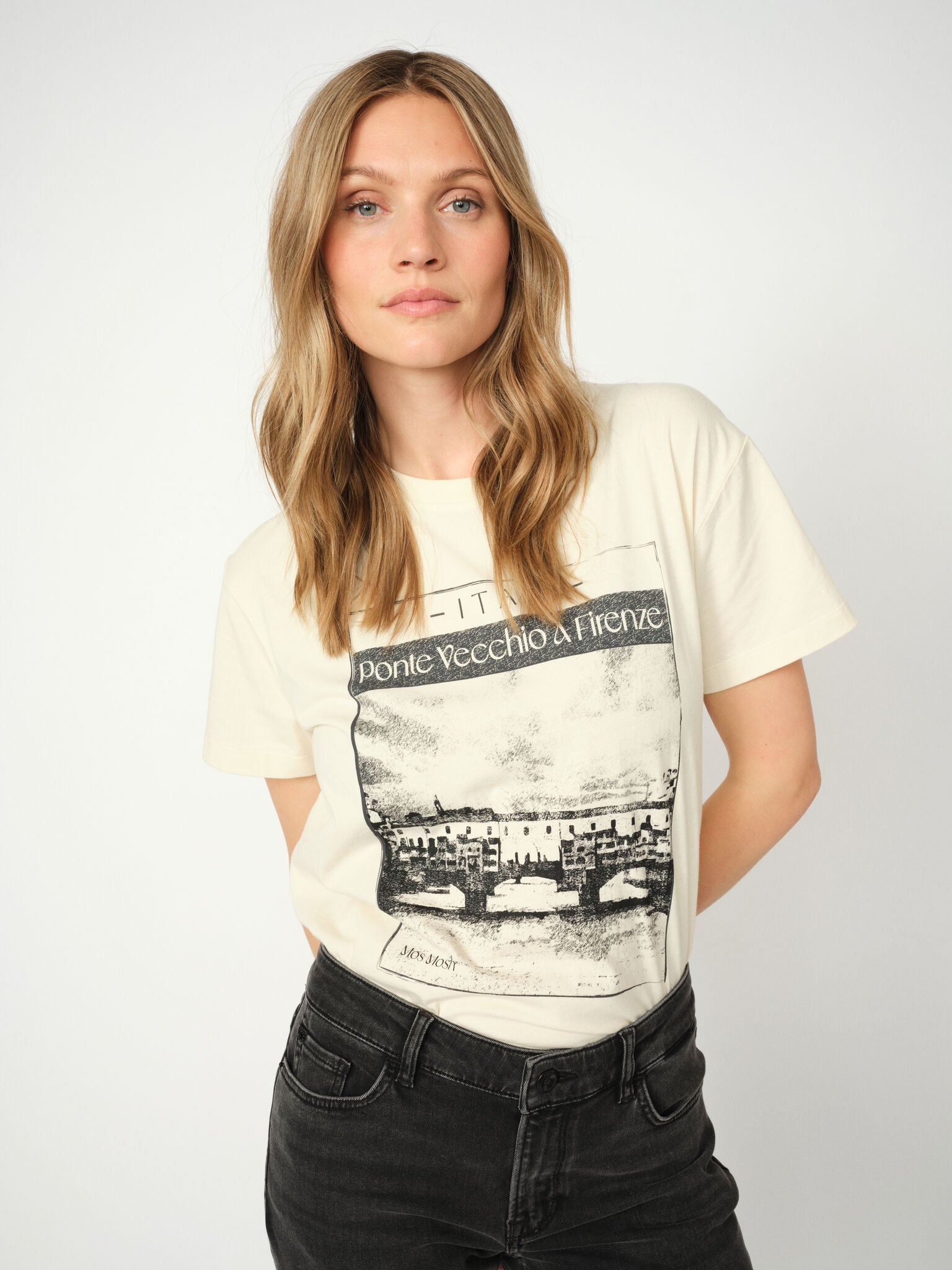 Modelshot / Ecru / Detail